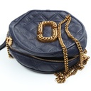 مارك جاكوبس حقيبة كروس جلدية مستديرة الحالة   ** يأتي كما في الصورة ، مستعملة أم لا لا نعرف**