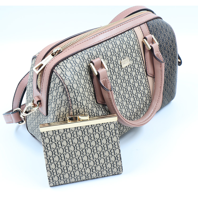 حقيبة دافل بطبعات CrisBella مع حزام قابل للفصل ومحفظة