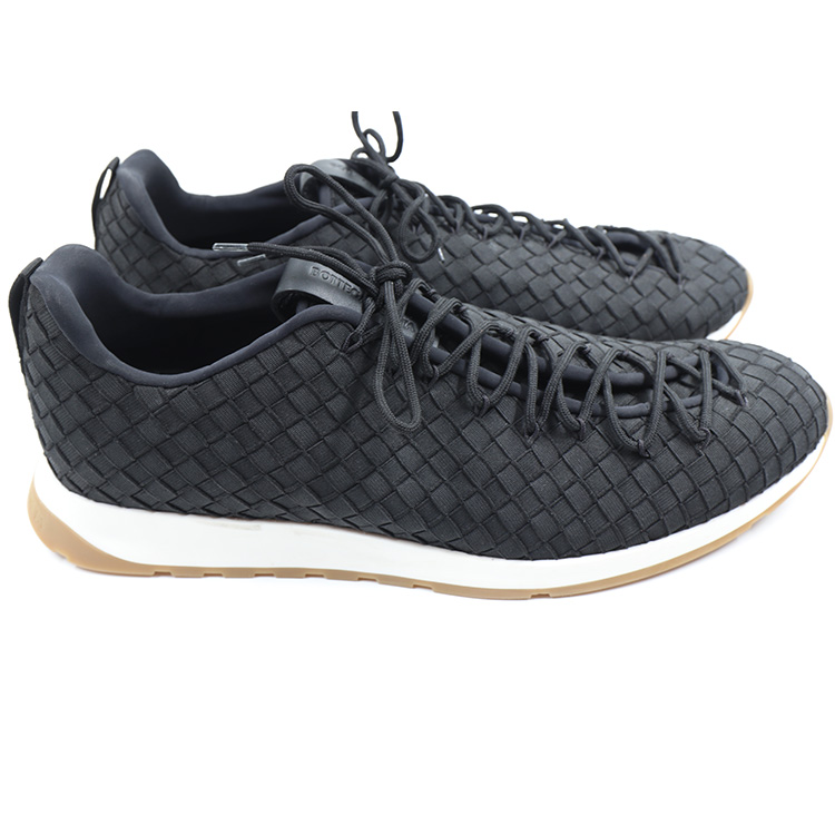 حذاء بوتيغا فينيتا الحجم: 46 ، 1 بقعة سوداء صغيرة على الجزء السفلي من كل حذاء