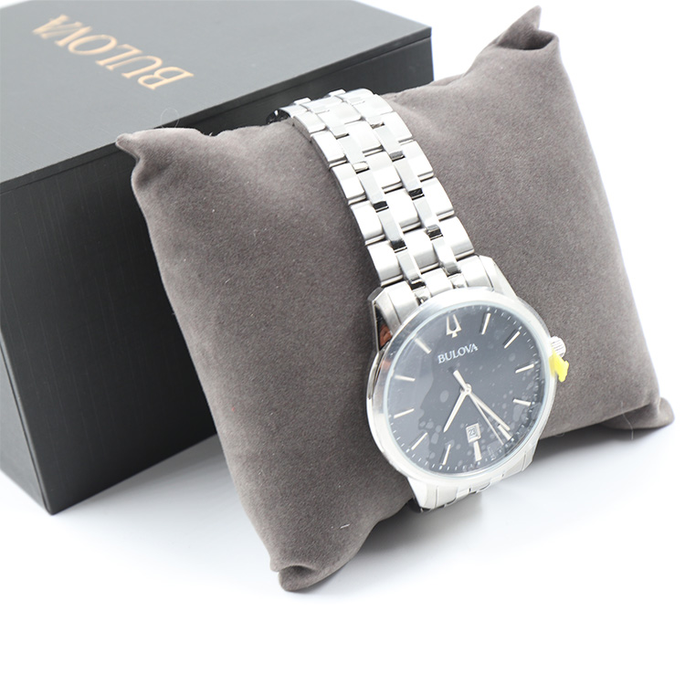 بولوفا ساعة باللون الفضي