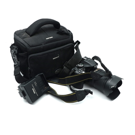 Nikon D5200 + Nikon DX AF-S Snikkor 18-105 mm lens + Pouch + Charger + Card