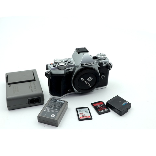 Olympus OM-D E-M5 + Charger And Pouch