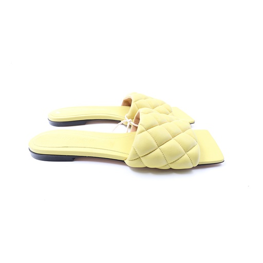 Bottega Veneta, Made in Italy 37  1/2, ** Little Scratches on the bottom **