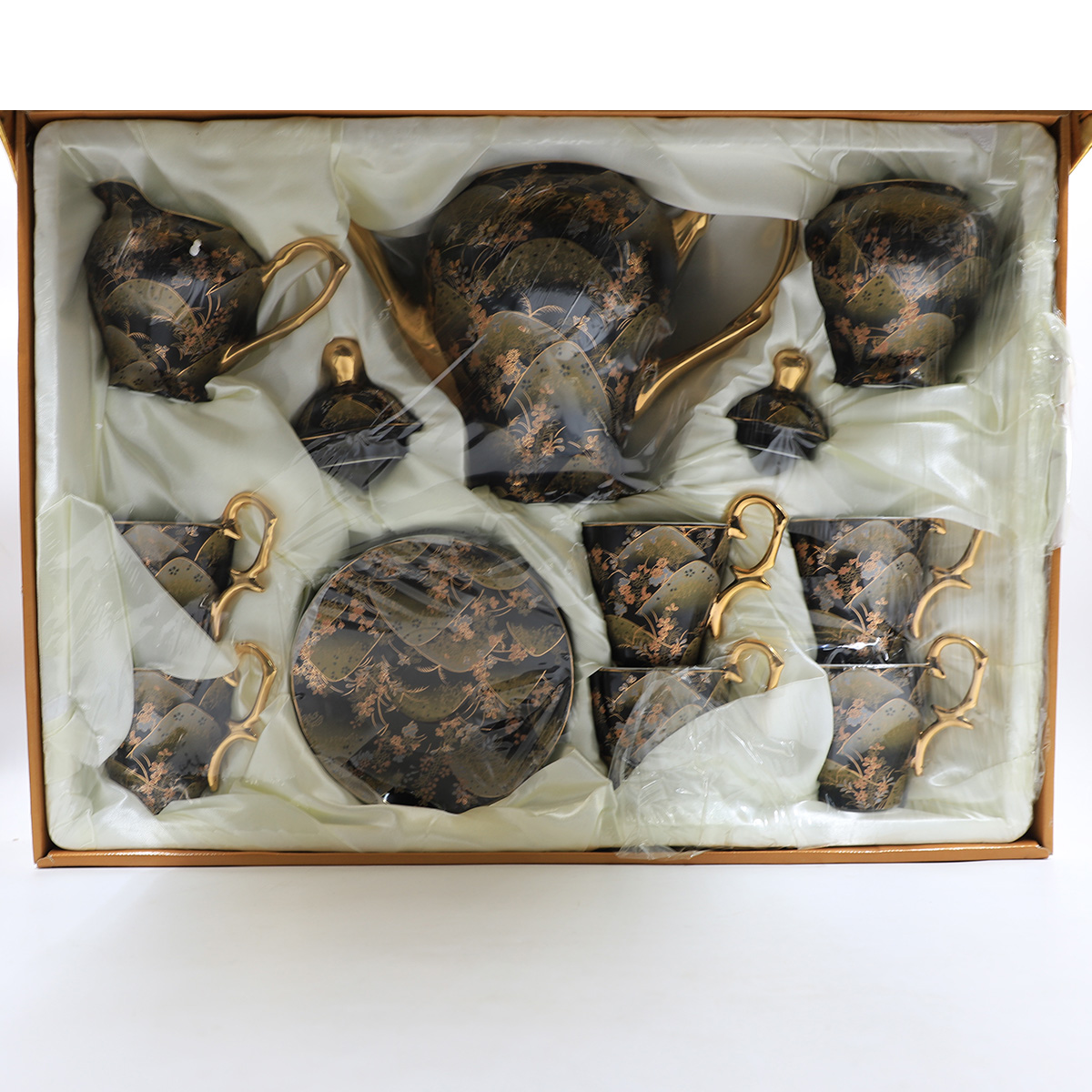 Auction For 17 Pieces Tea Set, Japanese Art, Best Porcelain, 24 qt.G